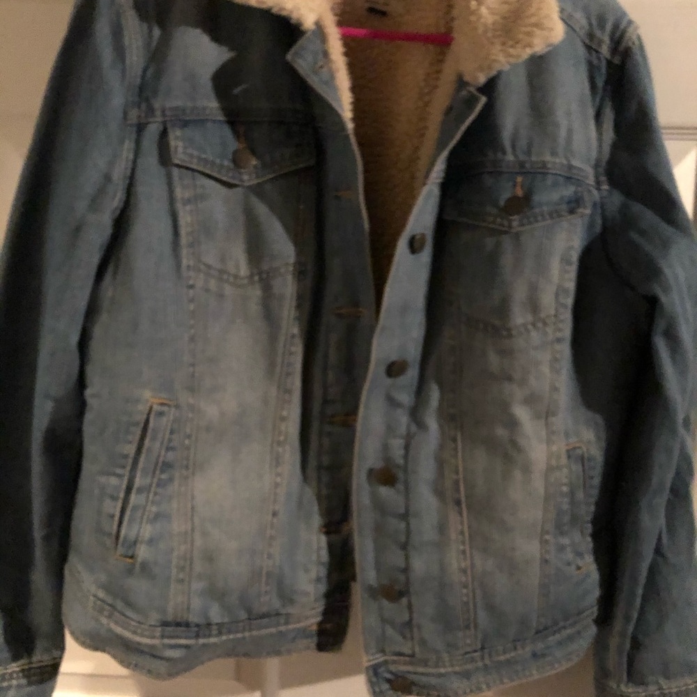 fuzzy/Jean jacket - Picture 3 of 4